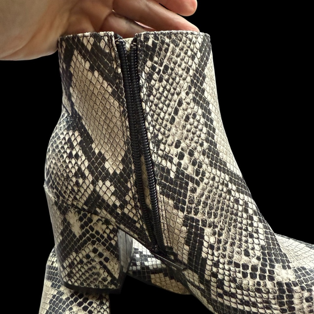 Bamboo Snakeskin Patterned Ankle Boots BNIB 6.5 - Picture 2 of 8